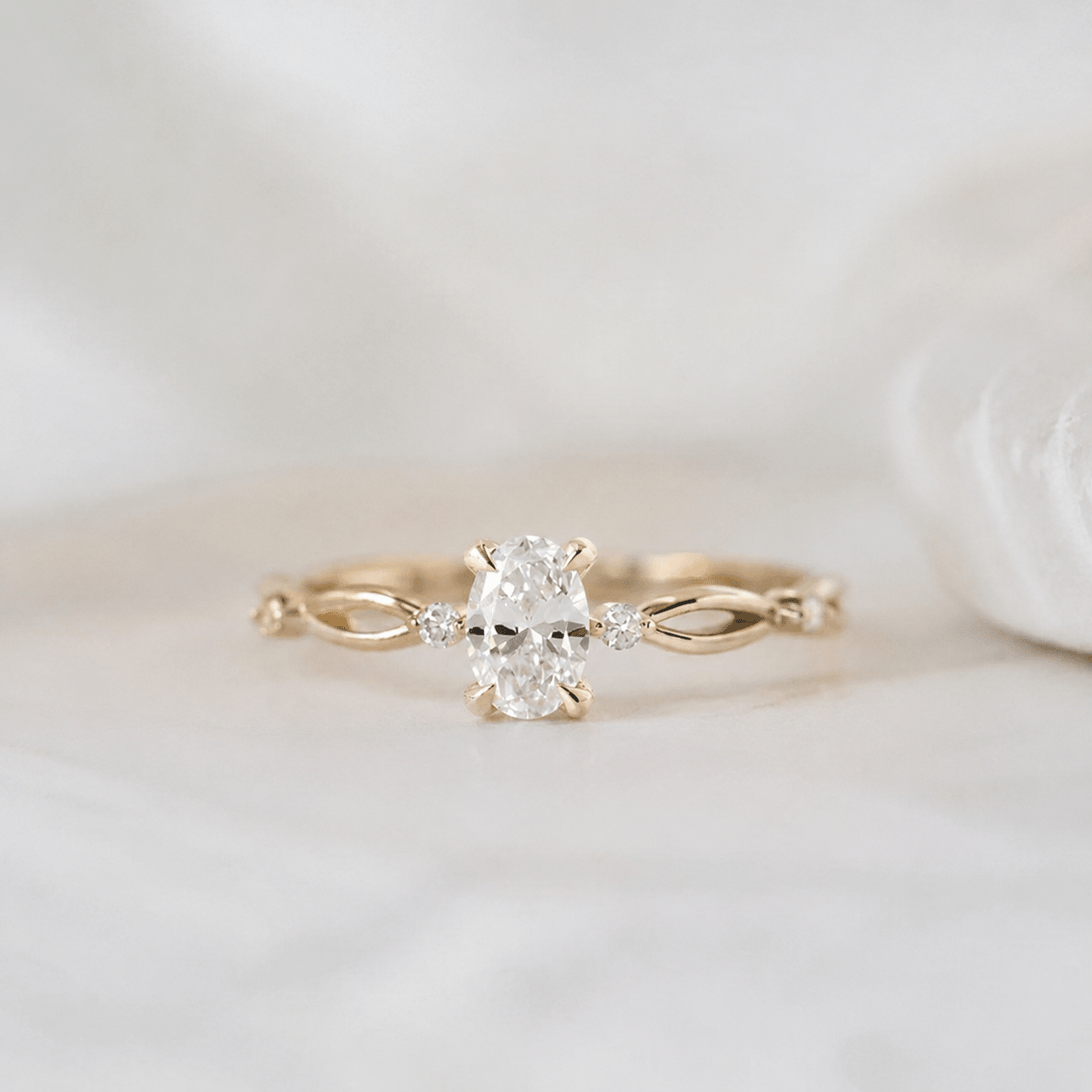 0.45 Karat E SI2 GIA Sertifikalı Vintage Tasarım Nina Oval Pırlanta Yüzük - İnza Pırlanta