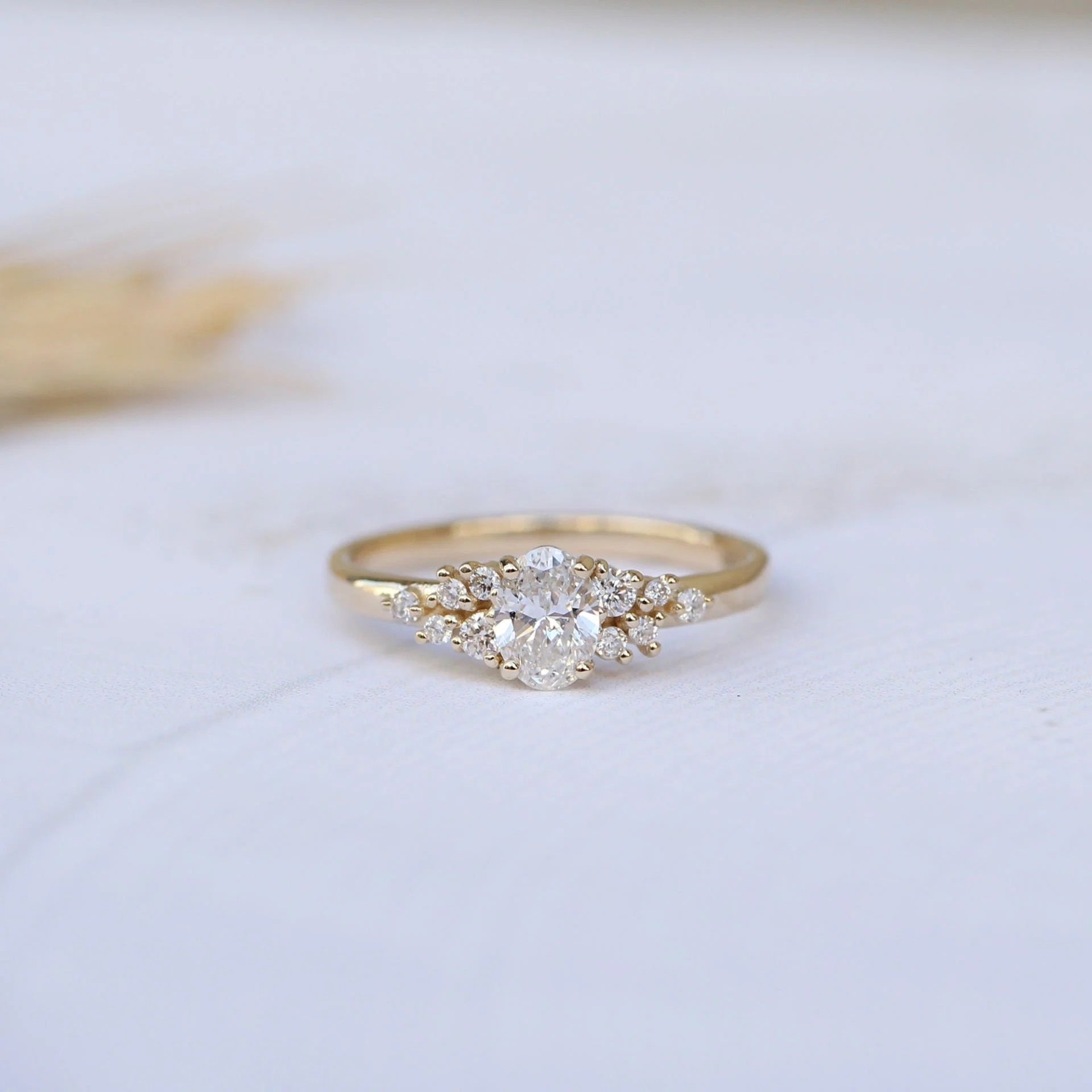 0.50 Karat Vintage Özel Tasarım Oval Asimetri Pırlanta Yüzük - İnza Pırlanta