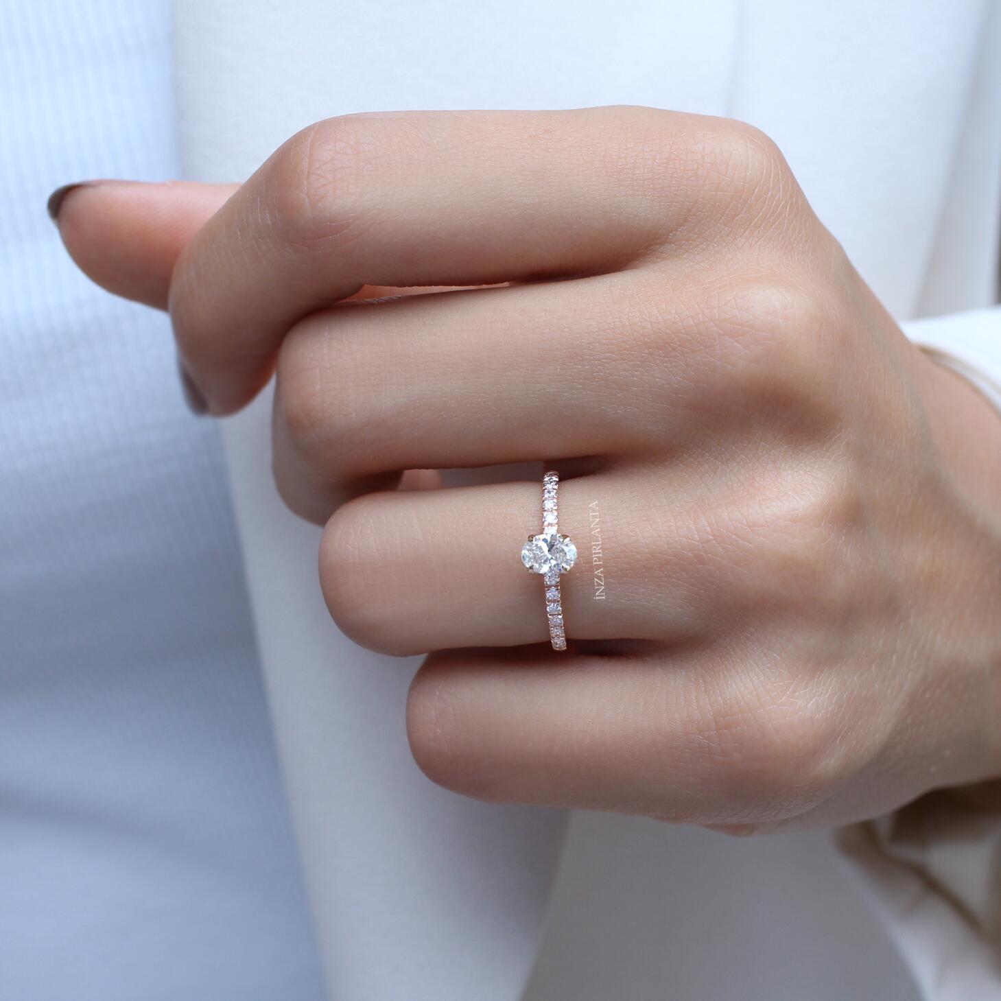 0.60 Karat Oval Tasarım Pırlanta Tektaş Yüzük
