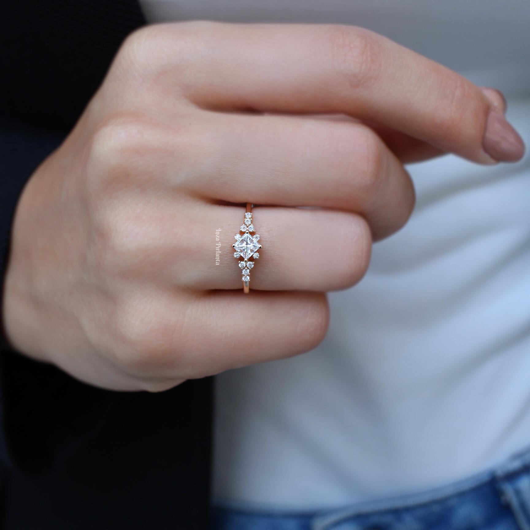 0.65 Karat Vintage Pırlanta Prenses Yüzük - İnza Pırlanta