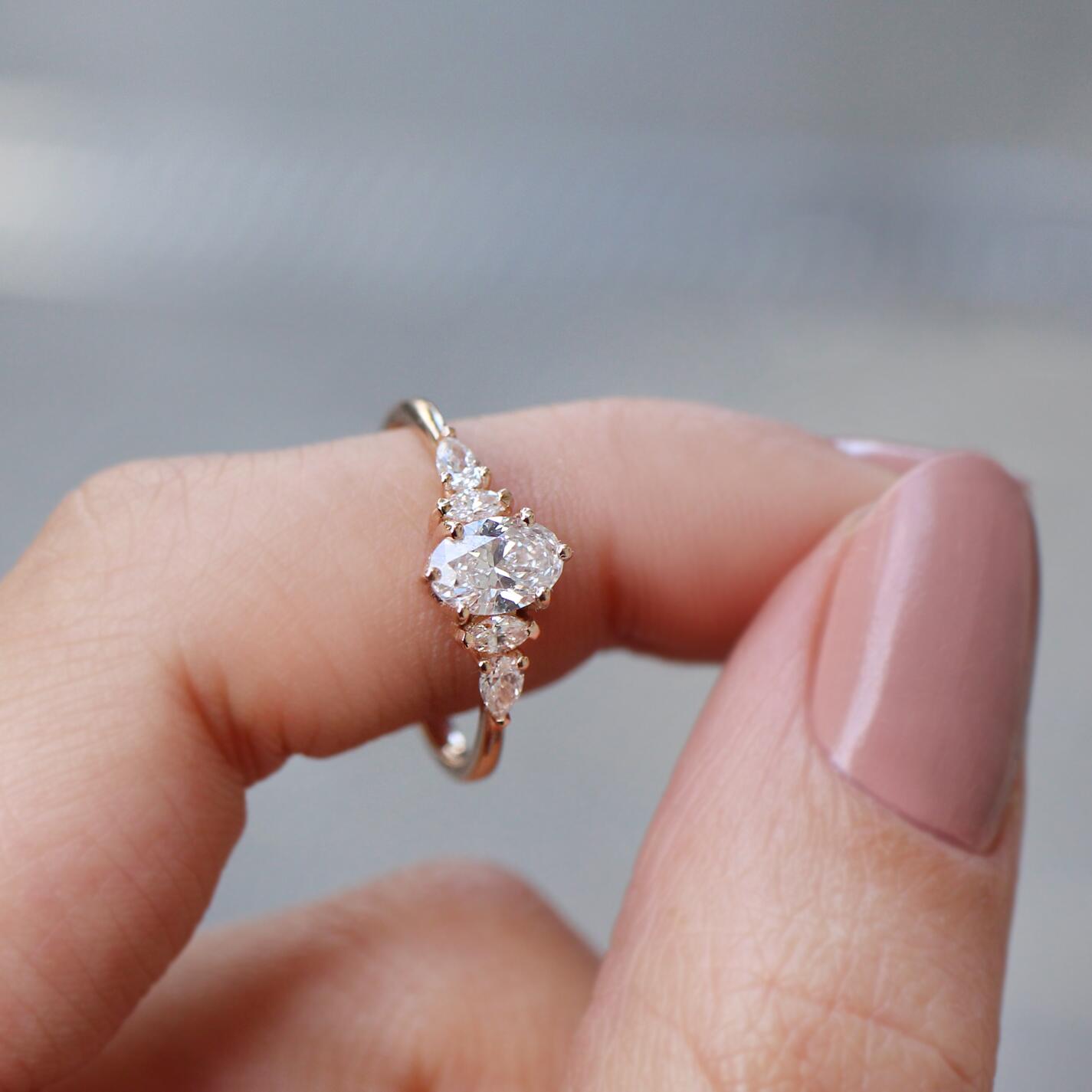 0.80 Karat E VS2 GIA Sertifikalı Vintage Diana Oval Pırlanta Yüzük - İnza Pırlanta