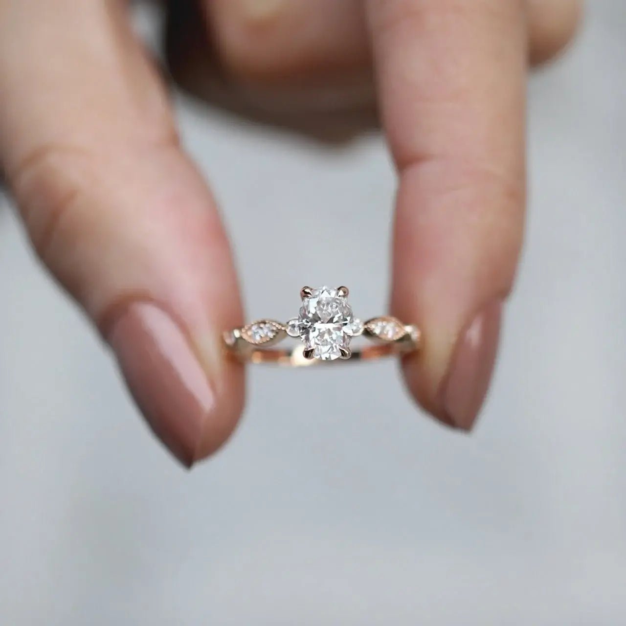 0.82 Karat F SI2 GIA Sertifikalı Vintage Tasarım Oval Pırlanta Tektaş Yüzük - İnza Pırlanta