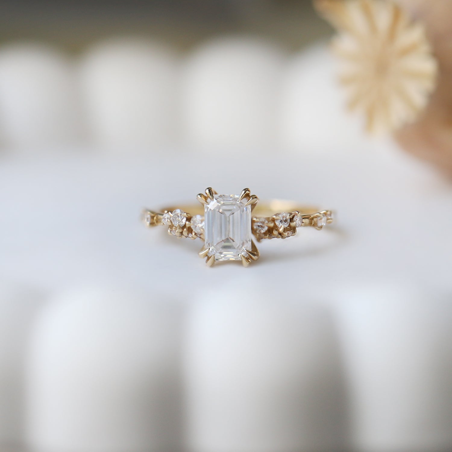 1.10 Karat E SI2 GIA Sertifikalı Vintage Emerald Asimetri Pırlanta Yüzük - İnza Pırlanta