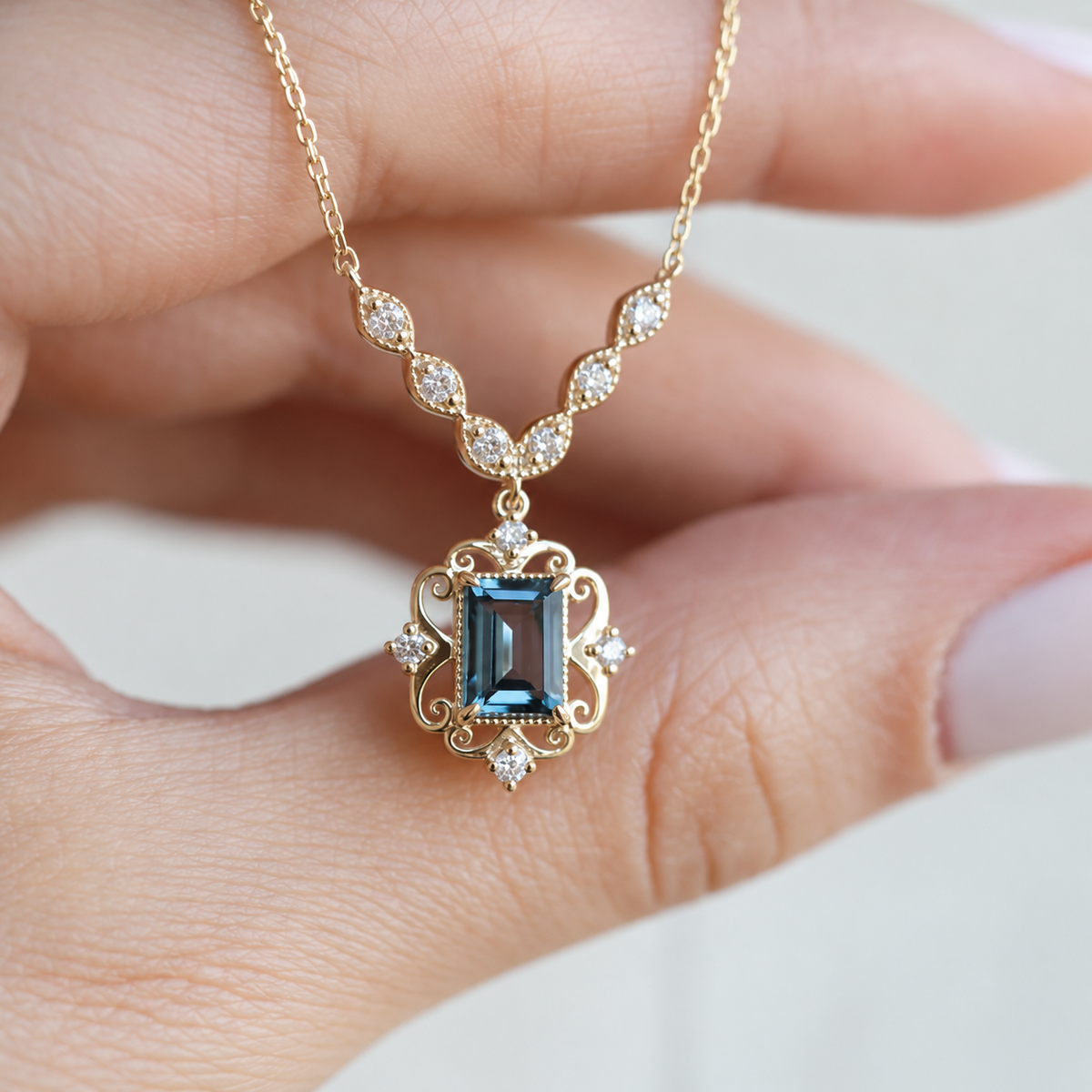 Özel Tasarım Vintage London Blue & Pırlanta Kolye