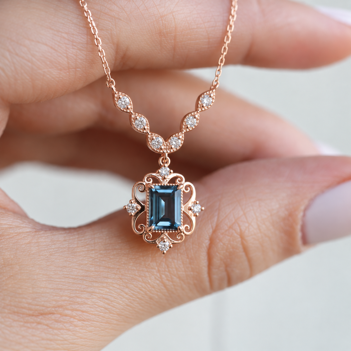 Özel Tasarım Vintage London Blue & Pırlanta Kolye