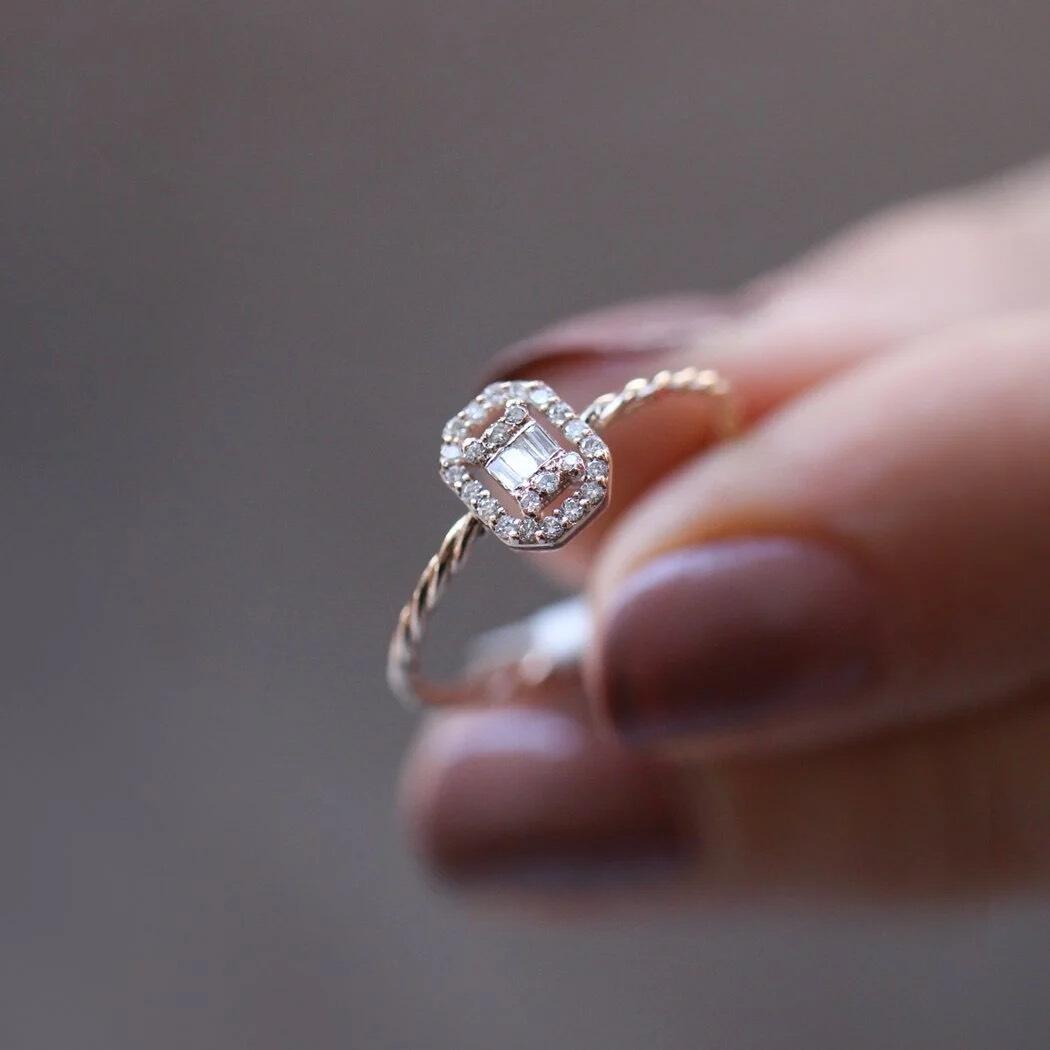 0.15 Karat Minimal Burgu Baget Pırlanta Yüzük - İnza Pırlanta