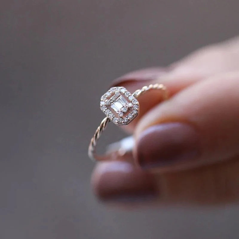 0.15 Karat Minimal Burgu Baget Pırlanta Yüzük