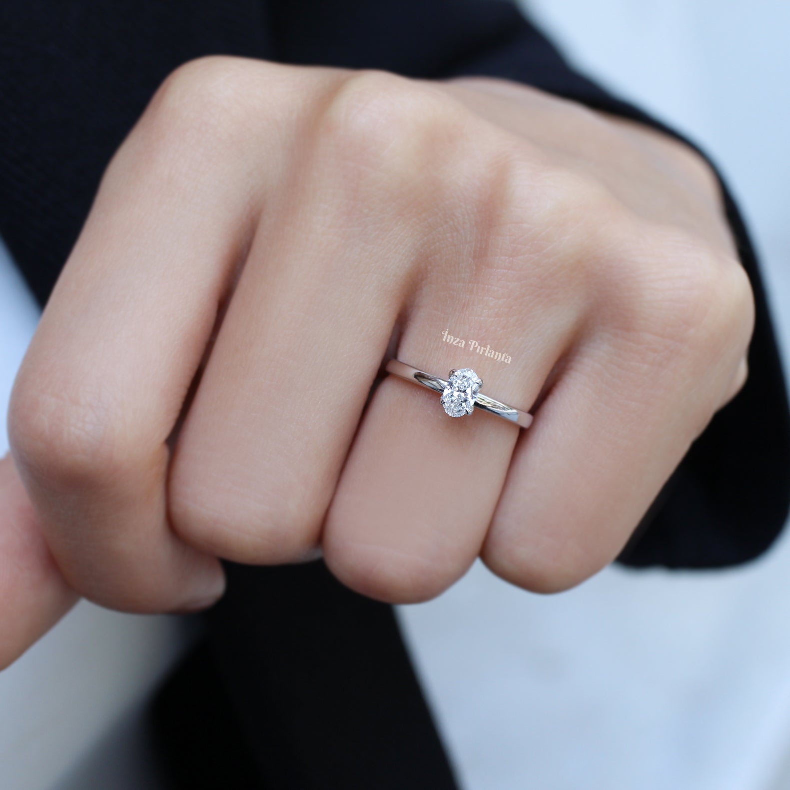 0.35 Karat Oval Pırlanta Tektaş Yüzük