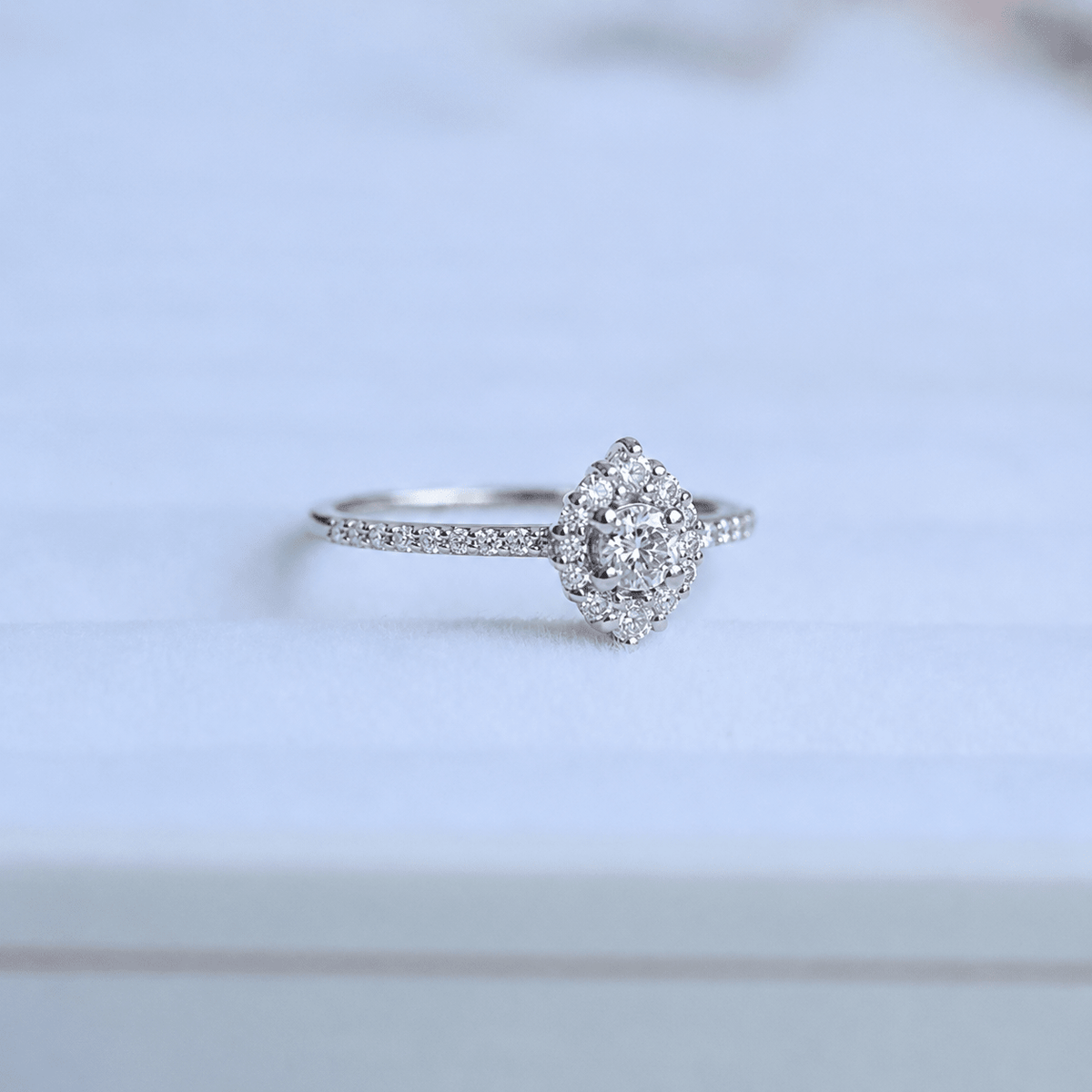 0.45 Karat Vintage Mini Lina Kenar Taşlı Pırlanta Yüzük - İnza Pırlanta