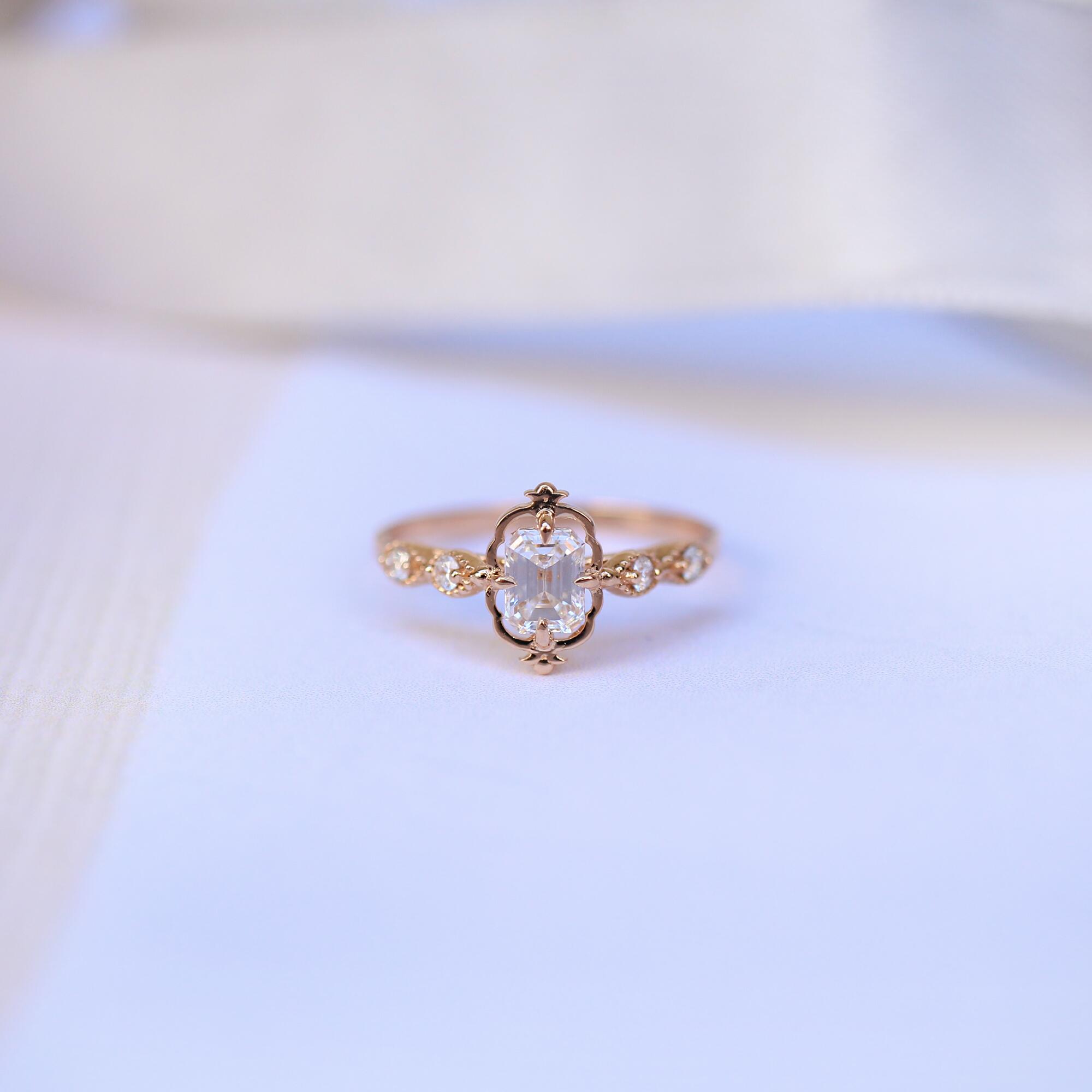 0.60 Karat F SI2 HRD Sertifikalı Emerald Pırlanta Vintage Aria Yüzük - İnza Pırlanta