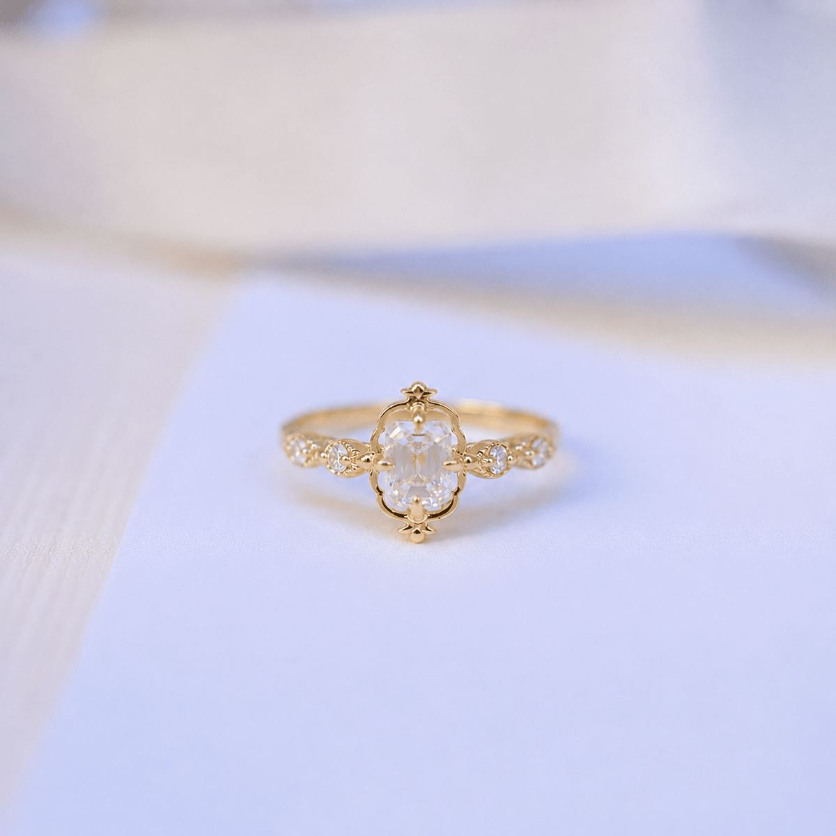 0.60 Karat F SI2 HRD Sertifikalı Emerald Pırlanta Vintage Aria Yüzük - İnza Pırlanta