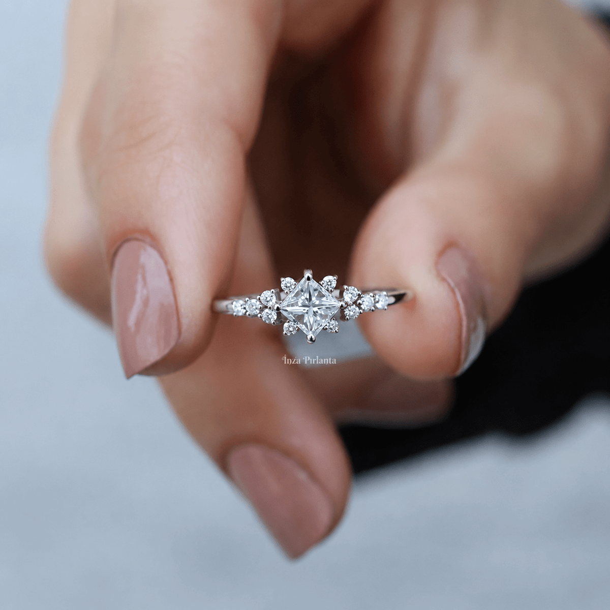 0.65 Karat Vintage Pırlanta Prenses Yüzük - İnza Pırlanta