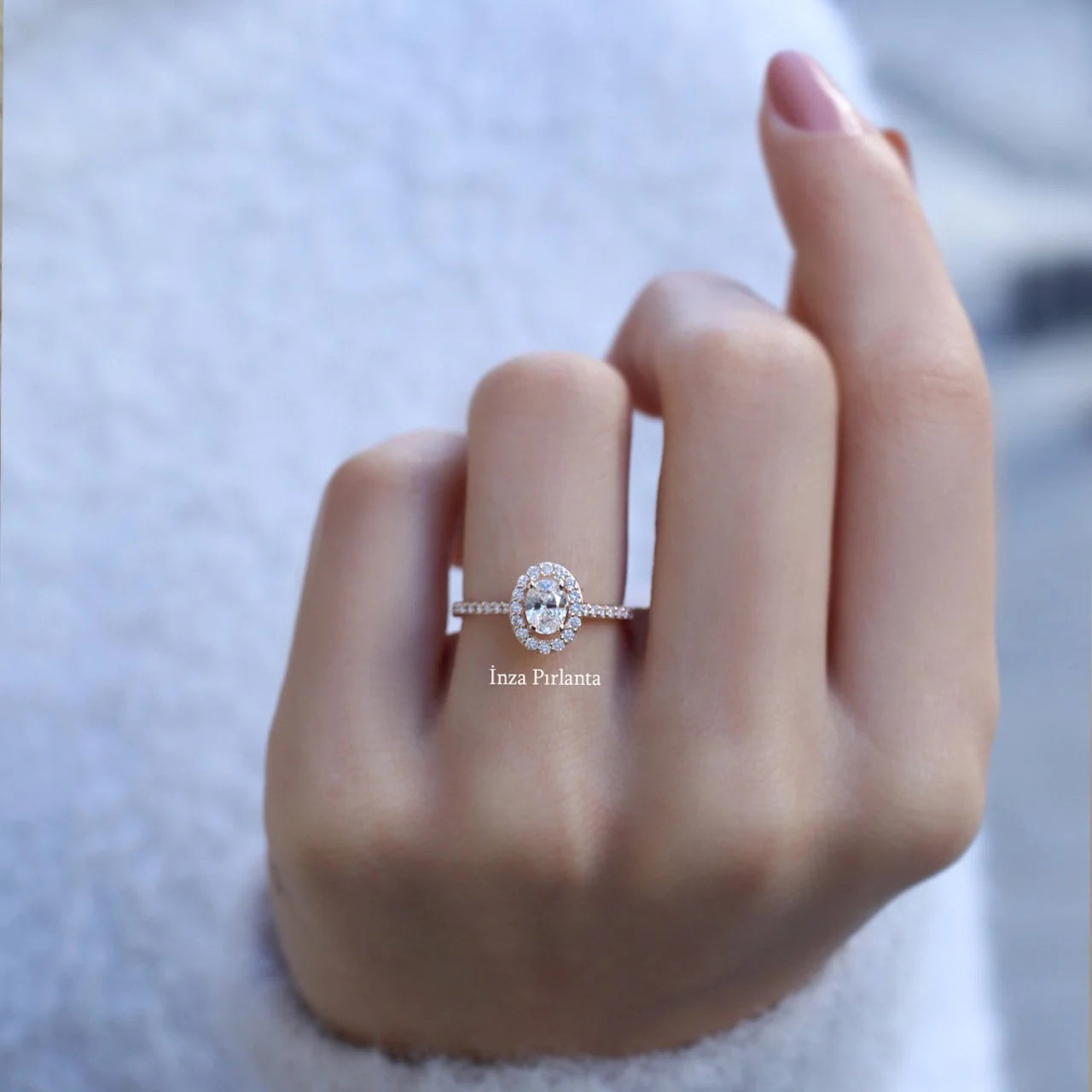 0.75 Karat Pırlanta Oval Tektaş Yüzük