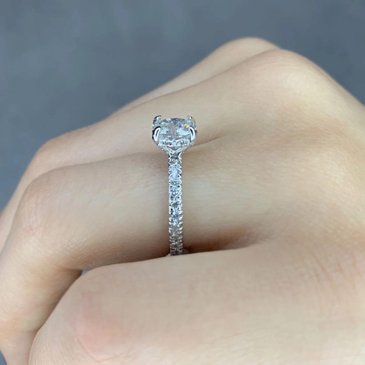 1.00 Karat GIA Sertifikalı Oval Pırlanta Tektaş Yüzük - İnza Pırlanta