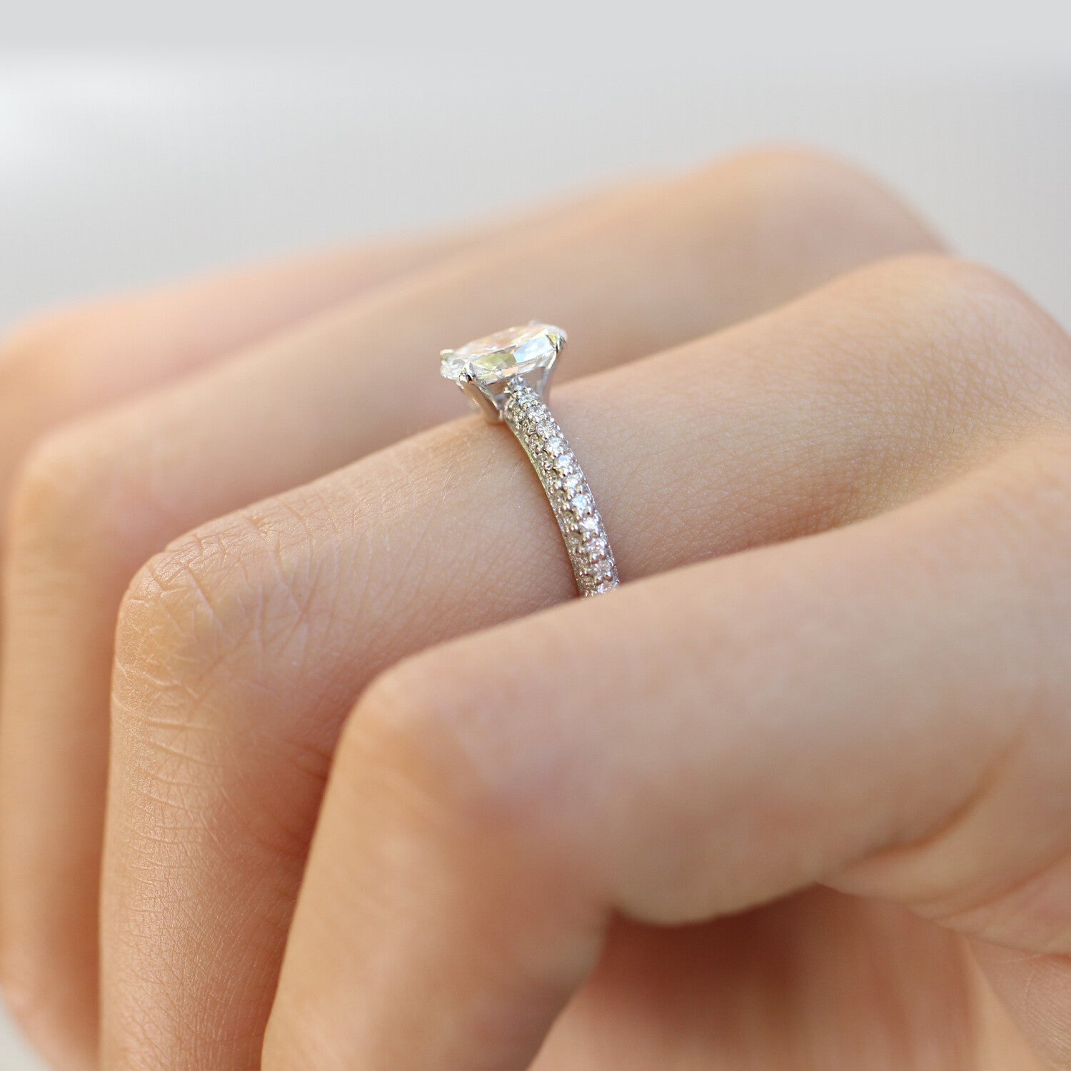 1.10 Karat F SI2 GIA Sertifikalı Özel Tasarım Oval Pırlanta Yüzük - İnza Pırlanta