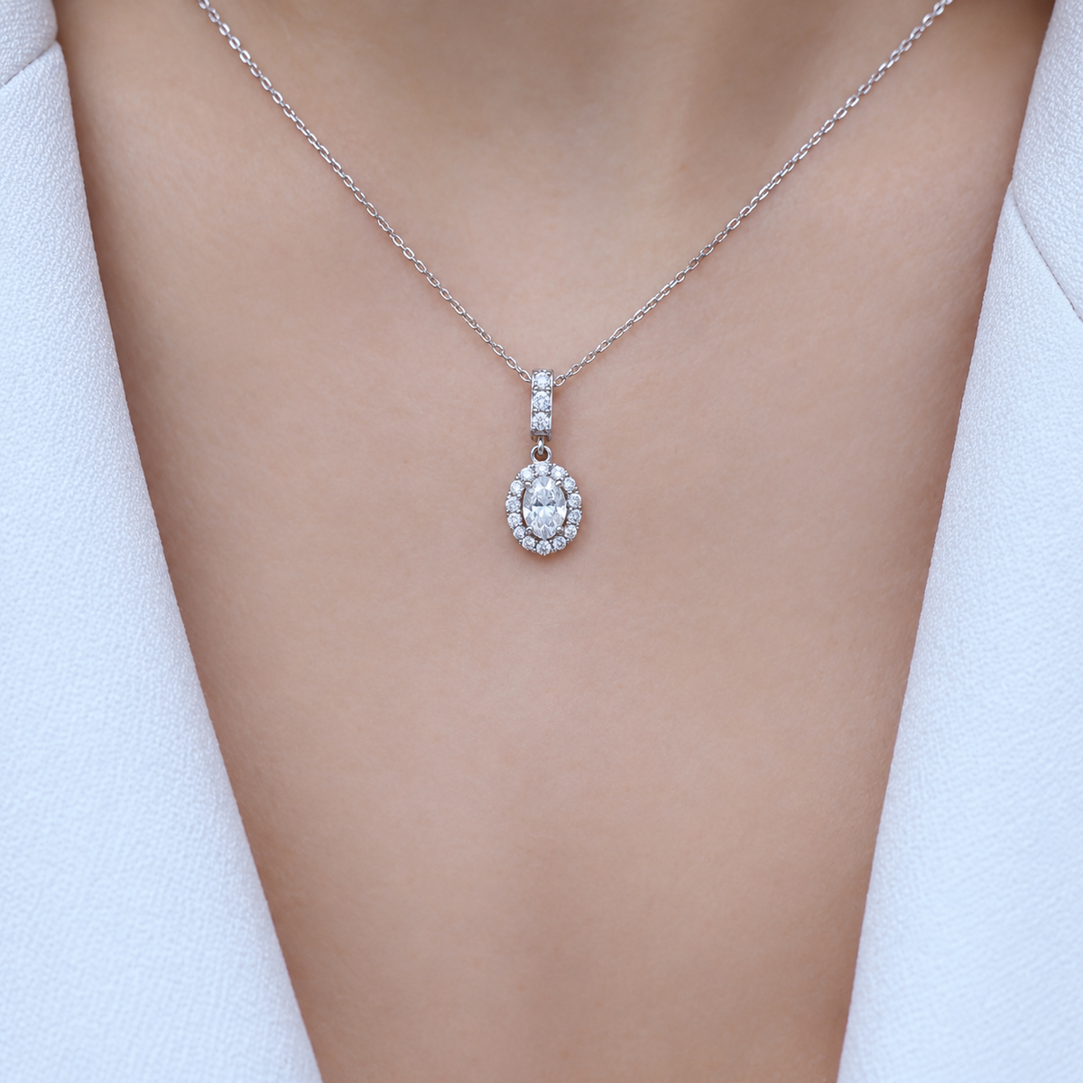 0.40 Karat Özel Tasarım Oval Pırlanta Kolye