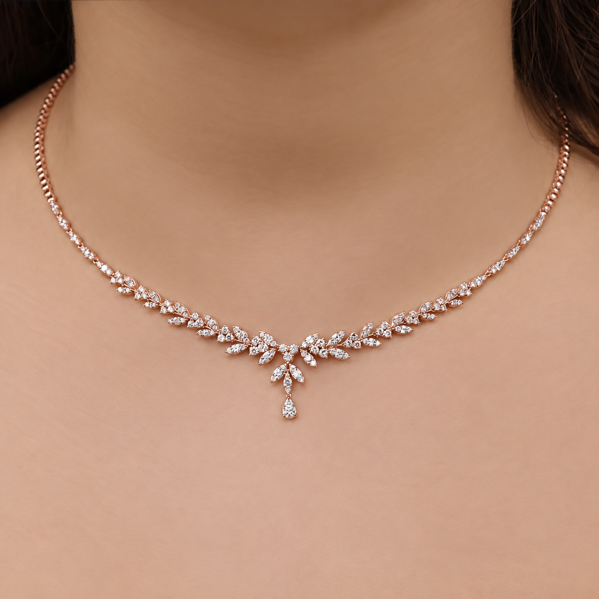 3.50 Karat Spezielles Design Diamantcollier