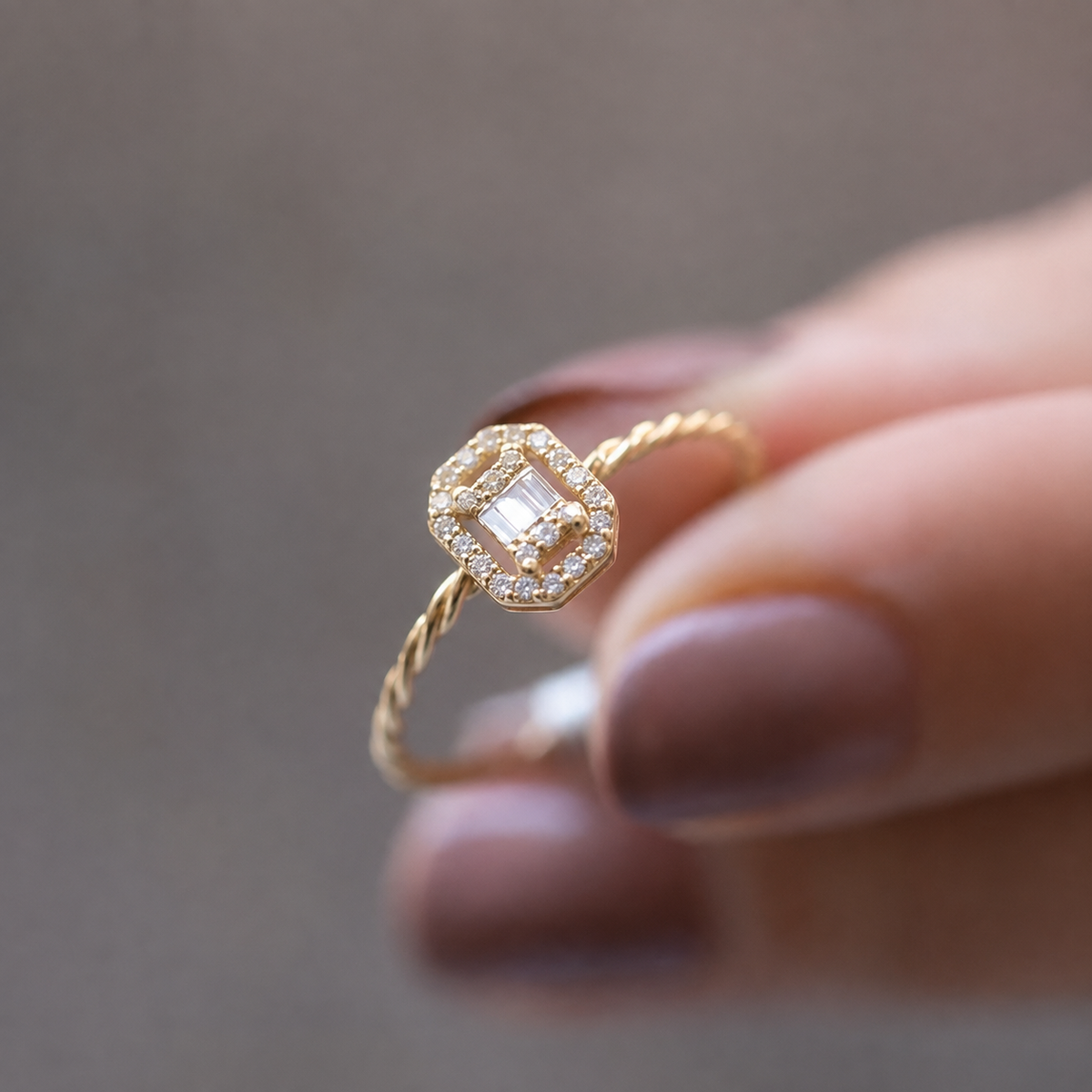 0.15 Karat Minimal Burgu Baget Pırlanta Yüzük