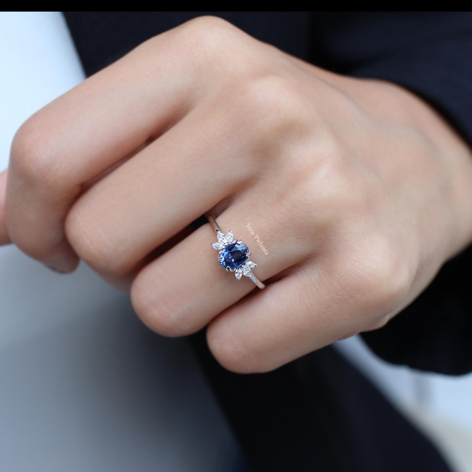 Vintage Mini Lotus Blue Topaz & Pırlanta Yüzük - İnza Pırlanta